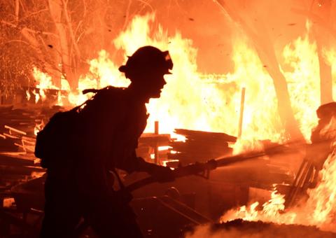 Ao menos 30 bombeiros morreram em incêndio florestal na China
