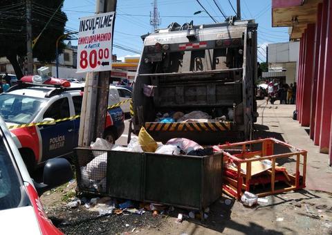 Funcionários encontram corpo de homem dentro de caminhão de lixo em Manaus