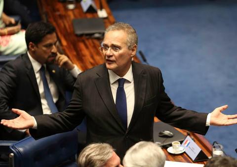 Renan Calheiros sugere mudança no slogan do governo: ‘emprego acima de tudo’