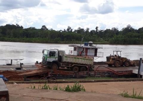 Caminhão de Prefeitura era utilizado por empresa privada no transporte de areia no Amazonas 