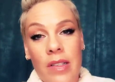 Internautas criticam Pink por circuncidar filho de 2 anos 