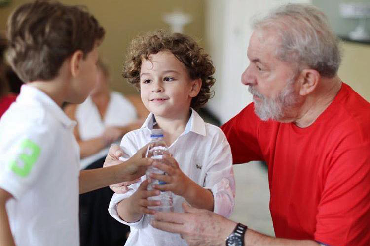 Exames revelam que neto de Lula não morreu de meningite