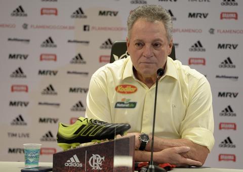 Abel Braga volta ao Flamengo, se emociona e já projeta duelo com o Peñarol