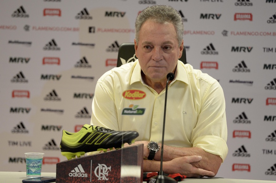 Abel Braga volta ao Flamengo, se emociona e já projeta duelo com o Peñarol