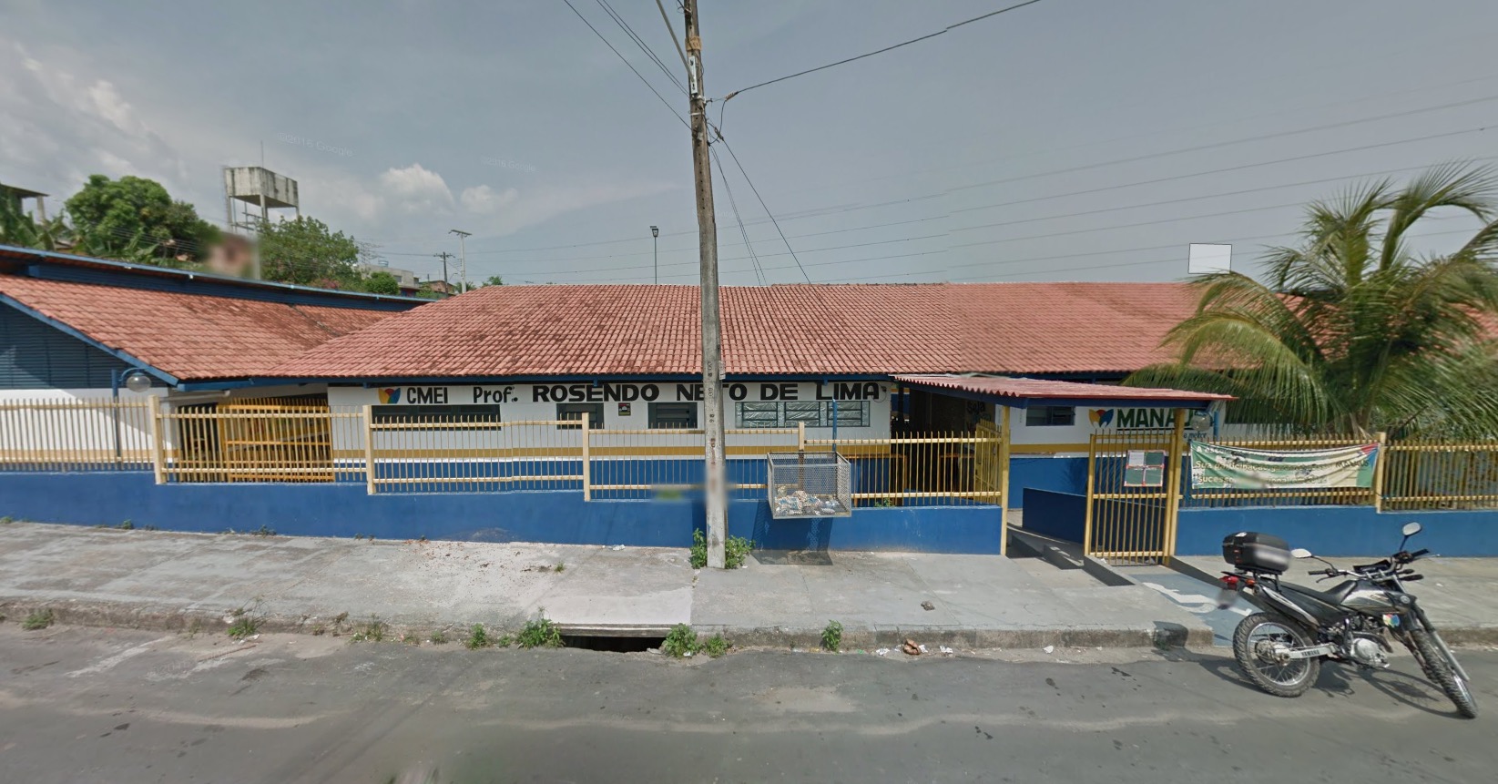 Em Manaus, grupo invade escola municipal e 'faz a limpa'