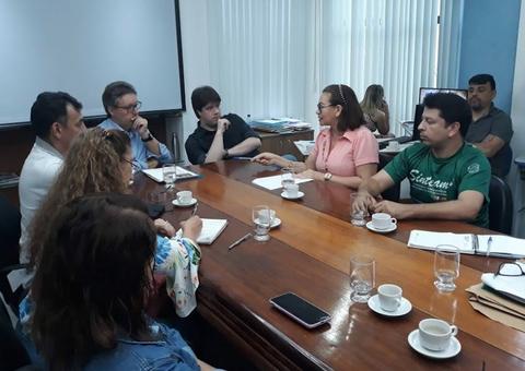 Professores paralisam atividades no Amazonas; veja lista das escolas sem aulas