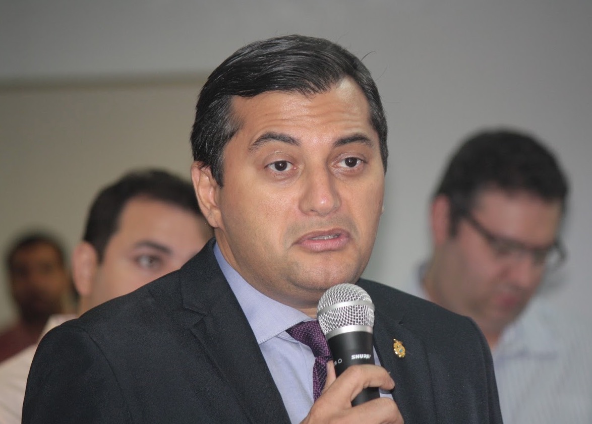 Enquanto professores paralisam aulas, Wilson passará a semana fora do Amazonas 
