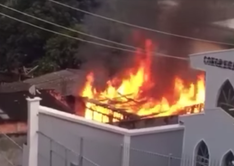 Cachorros morrem durante incêndio em casa em Manaus 