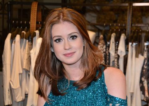 Marina Ruy Barbosa posa de sutiã e fãs vão à loucura 