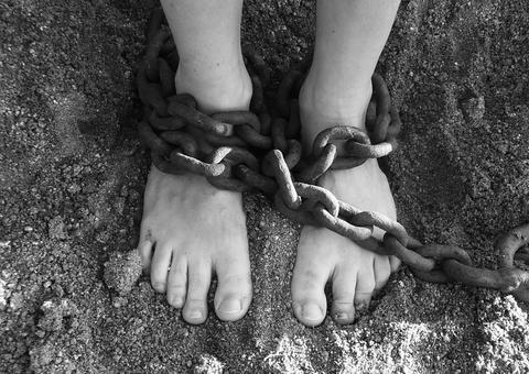 Falso empresário que manteve jovens em cativeiro é condenado a 32 anos