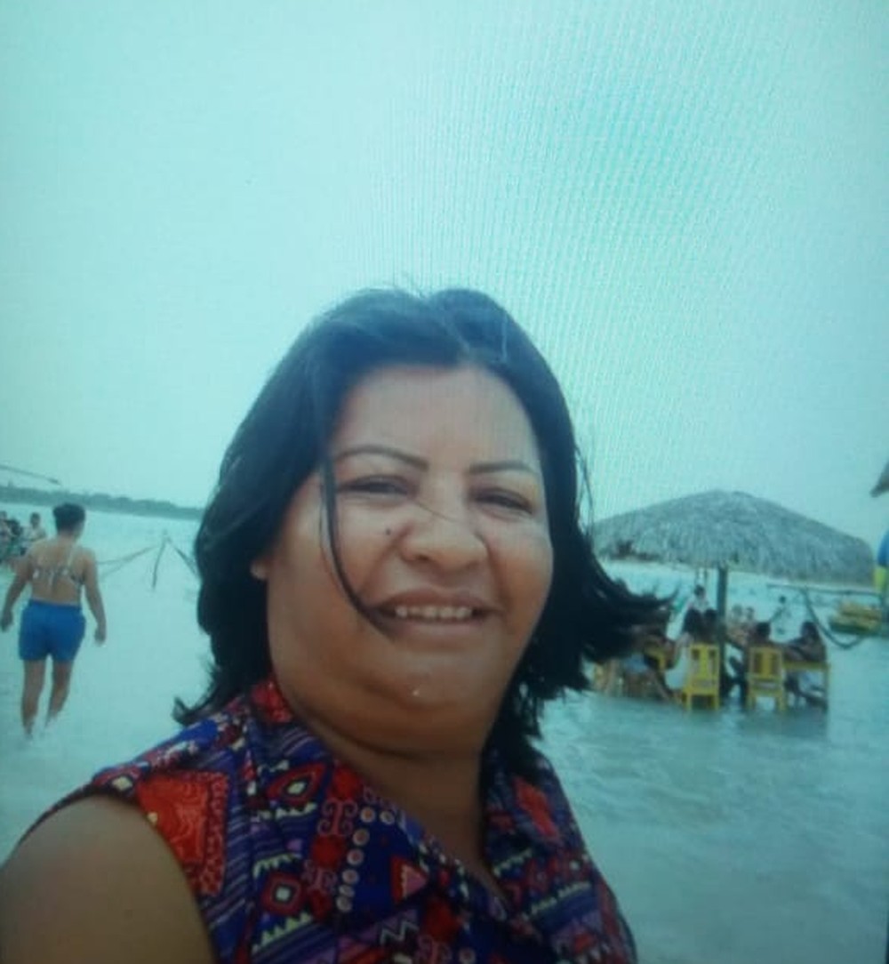 Homem não aceita fim de relacionamento e mata ex-companheira a pauladas e facadas  