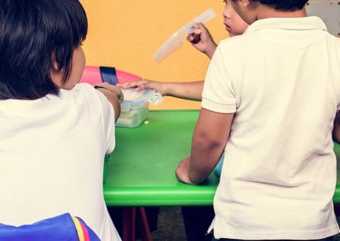 Professor é preso suspeito de envenenar 23 crianças em escola