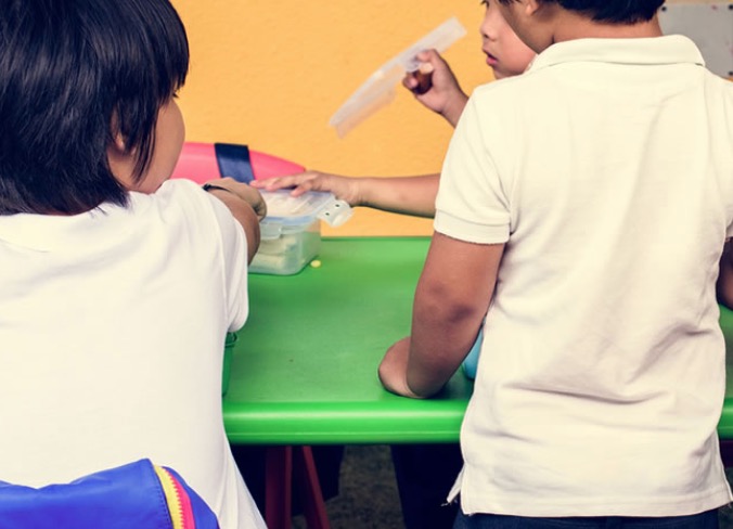 Professor é preso suspeito de envenenar 23 crianças em escola