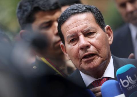 Governo pode oferecer cargos para partidos da base aliada, diz Mourão