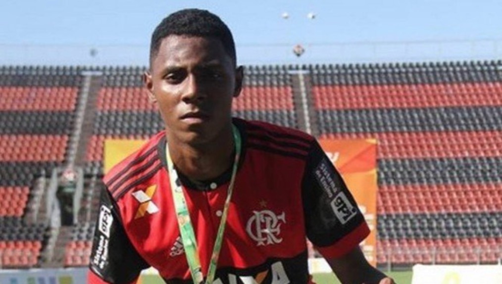 Atleta ferido em incêndio no Flamengo vai para unidade semi-intensiva