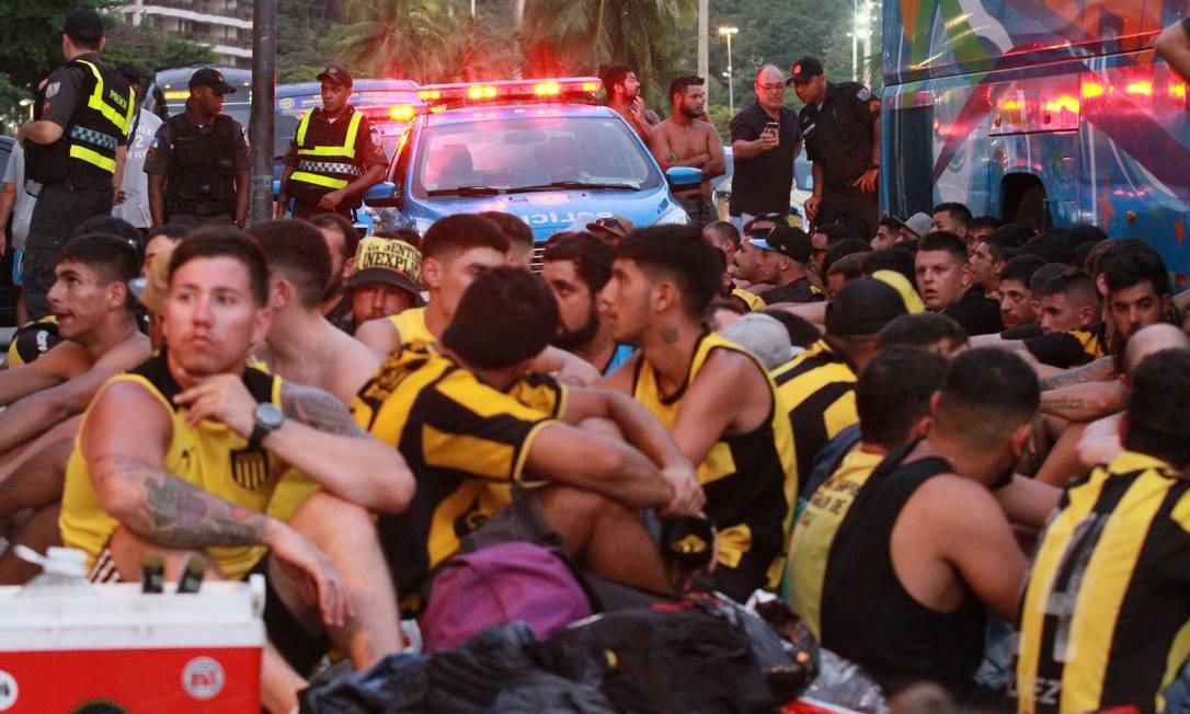 Torcedor ferido em briga no Rio continua em estado grave