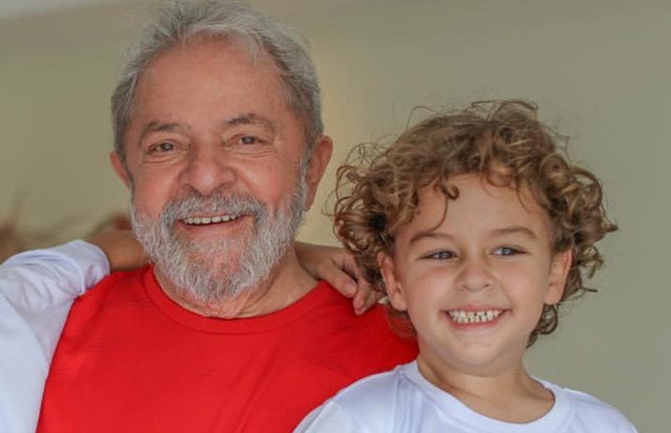Bactéria que causou morte de neto de Lula é comum na pele; entenda