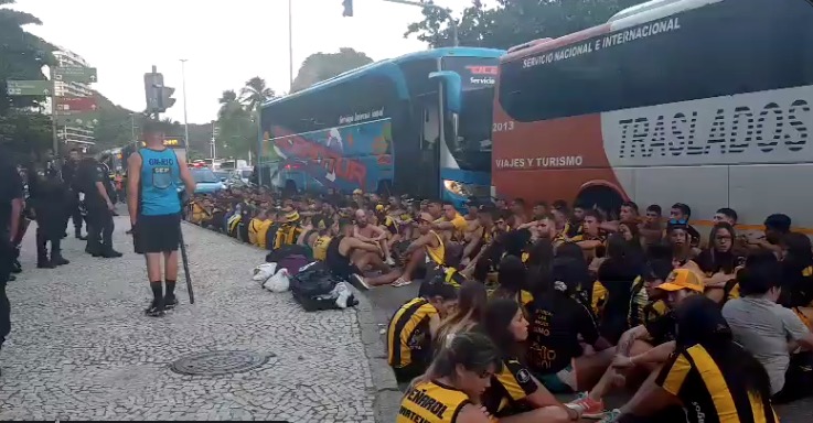 Três torcedores do Peñarol são presos por causa de tumultos no Rio de Janeiro