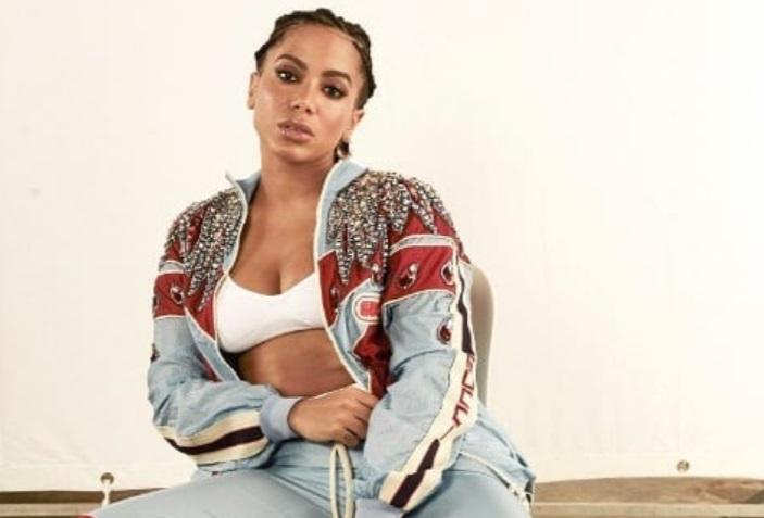 Novo álbum de Anitta vaza; cantora se revolta e ameaça quem compartilhar 
