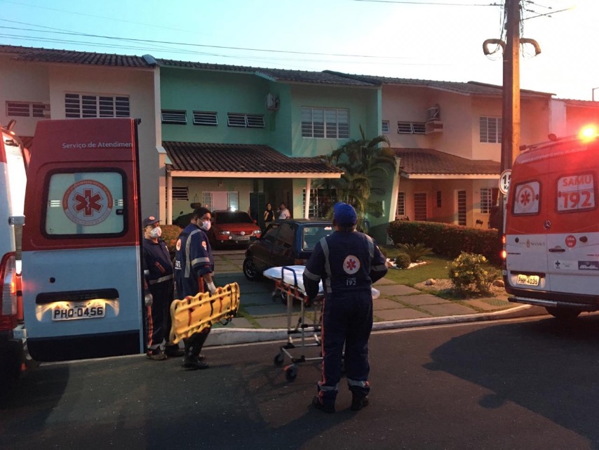 Paraquedistas caem em condomínio durante 'pouso de emergência' em Manaus
