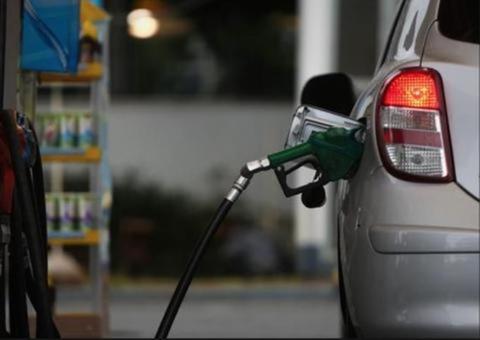 Petrobras sobe em R$ 0,10 preço da gasolina nas refinarias