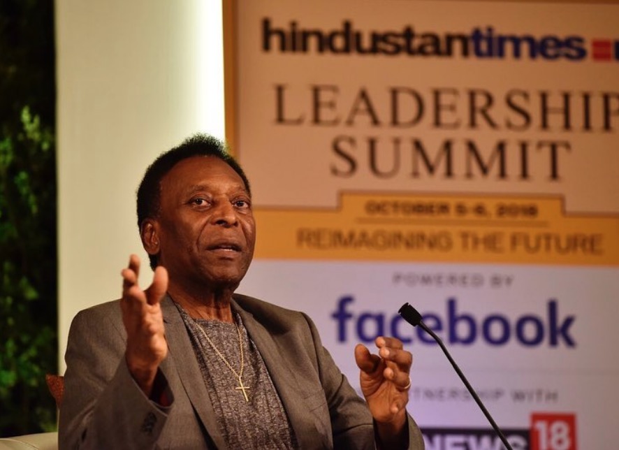 Pelé continuará tratamento no hospital Albert Einstein assim que chegar ao Brasil