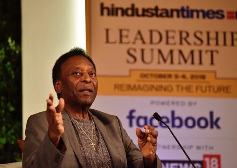 Pelé continuará tratamento no hospital Albert Einstein assim que chegar ao Brasil