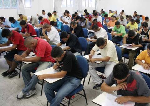 Prefeitura abre edital de concurso público com salários de até R$ 10 mil no Amazonas