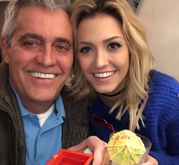 Filha de Mauro Naves anuncia gravidez de cantor sertanejo