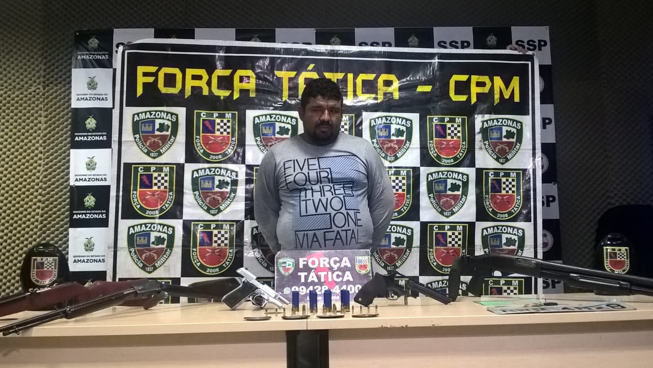 Homem é preso com armamento pesado em conjunto habitacional de Manaus 