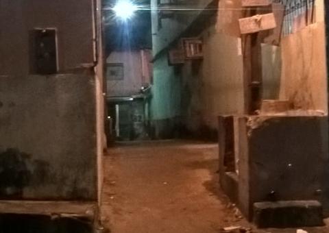 Tiroteio em beco deixa um homem ferido em Manaus