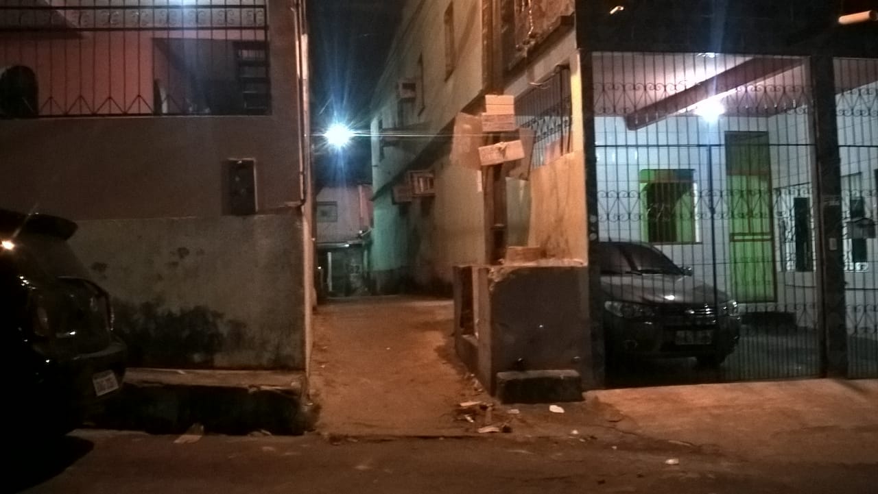Tiroteio em beco deixa um homem ferido em Manaus