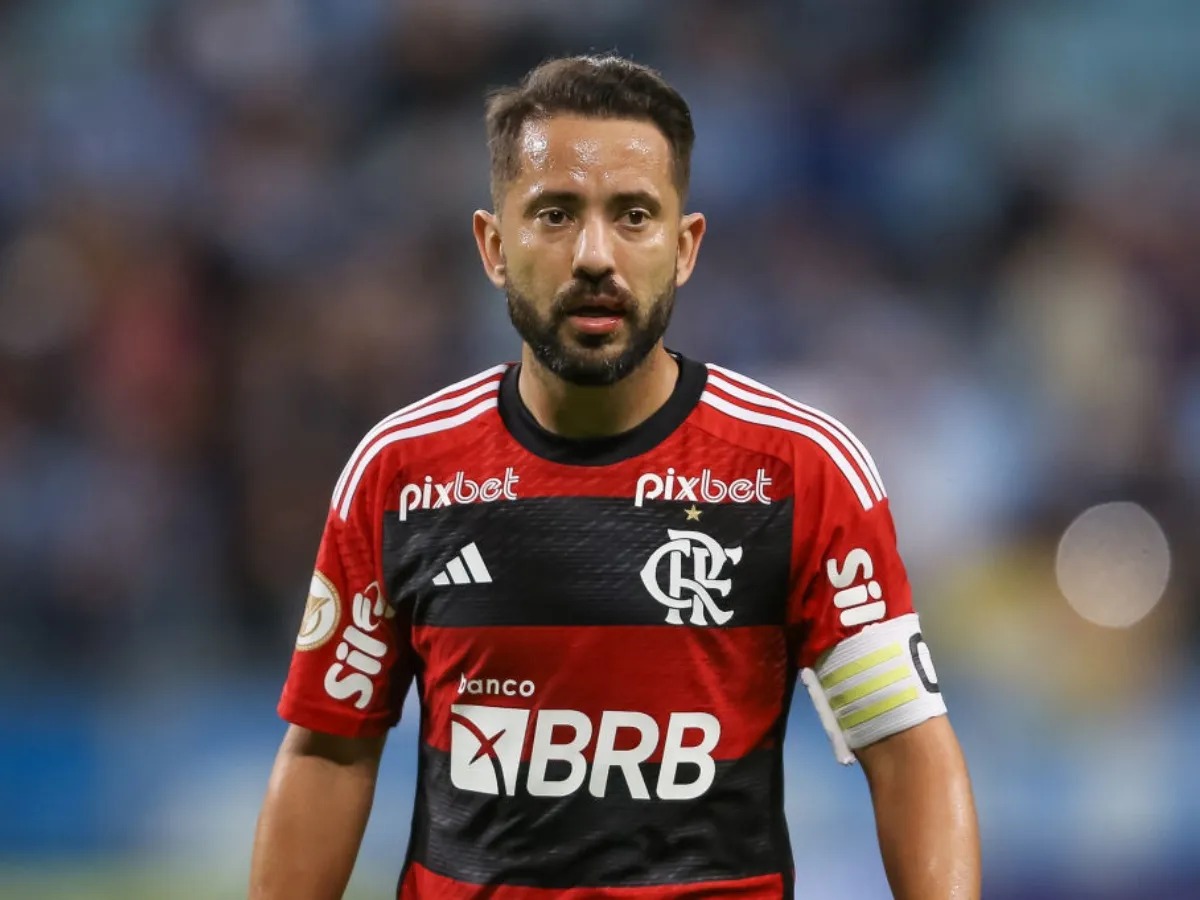 Everton Ribeiro vai ao Ninho do Urubu se despedir de ex-companheiros do Flamengo