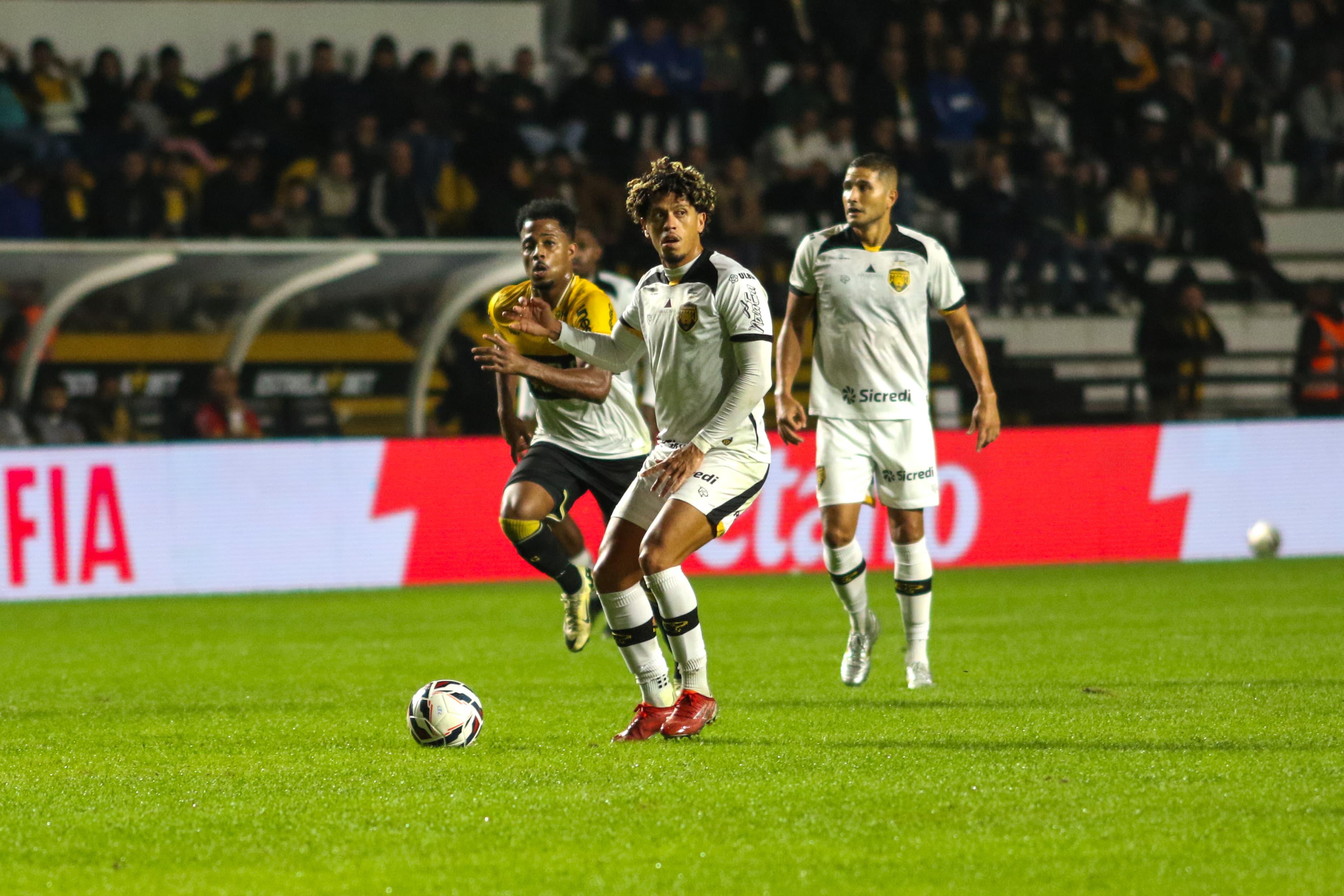 Criciúma bate o Amazonas e engata terceira vitória seguida na Série B