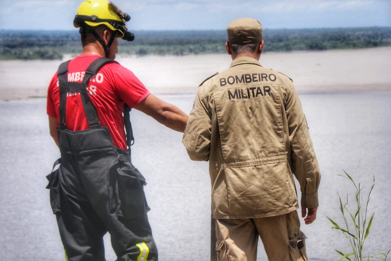 Homem é morto a pauladas e jogado com motocicleta de barranco em Manaus 