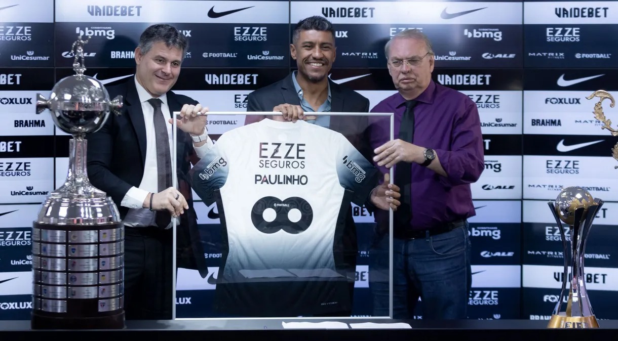 Paulinho fala sobre futuro após despedida do Corinthians