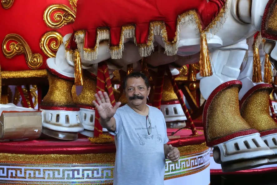 Morre o carnavalesco Max Lopes, o 'mago das Cores', aos 74 anos'