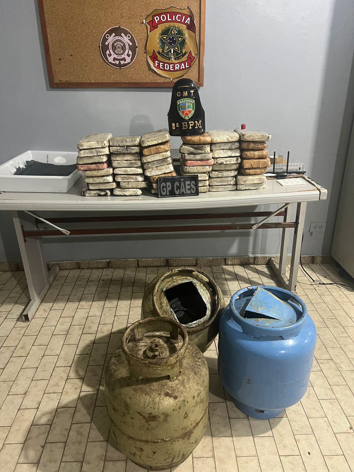 Mais de 50 quilos de drogas são encontrados em botijas de gás no Amazonas