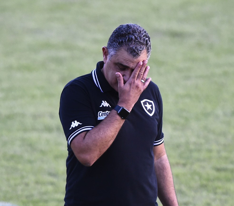 Botafogo anuncia saída do técnico Marcelo Chamusca após derrotas na série B