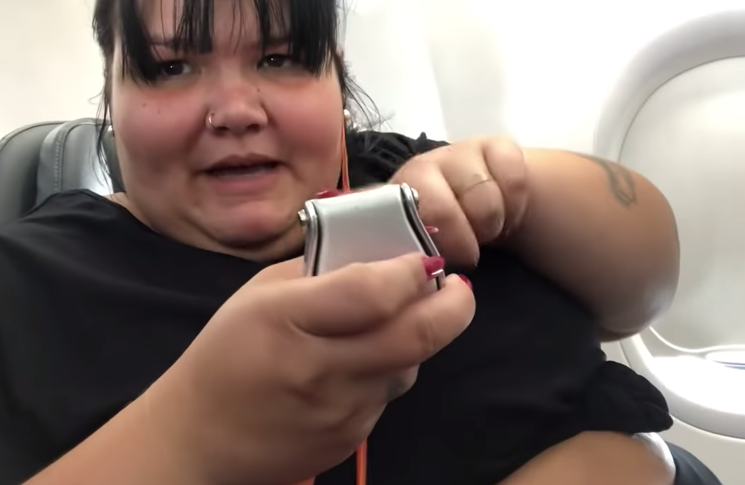 Bailarina plus size faz desabafo sobre dificuldades ao viajar de avião 