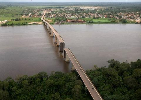 Bombeiros do Pará tentam encontrar vítimas de ponte que desabou
