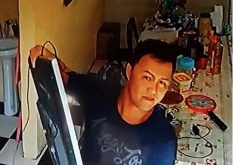 Em Manaus, bandidos fazem família refém e roubam casa após vítima anunciar no OLX