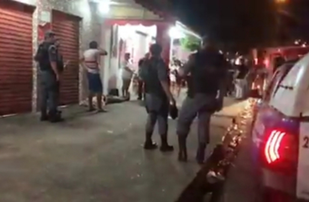 Jovem é executado com 12 tiros enquanto assistia ao jogo em Manaus