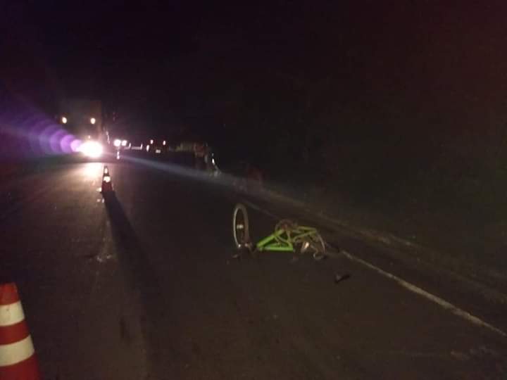 Ciclista morre ao ser atropelado por táxi em rodovia no Amazonas