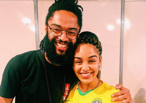 Irmão de Emicida é xingado de 'macaco' por segurança da banda Kings Of Leon no Lollapalooza