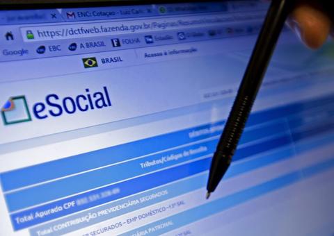 Empresa do Simples tem até terça para inscrever empregados no eSocial