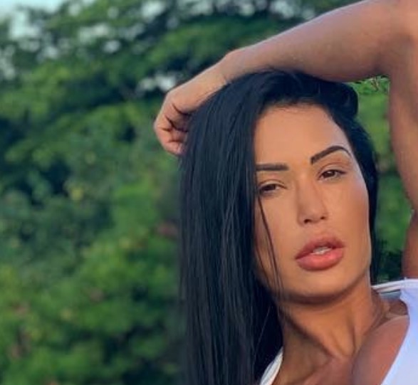  Gracyanne Barbosa mostra vídeo quase rasgando fio-dental no bumbum gigante