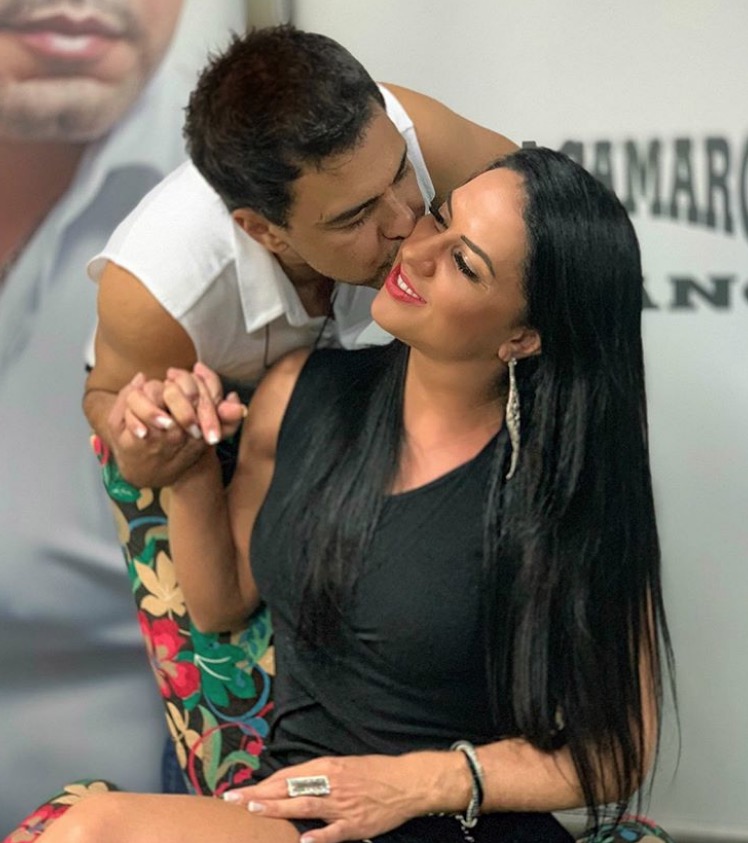 Apaixonada, Graciele comemora aniversário de namoro com Zezé e detalhe chama atenção