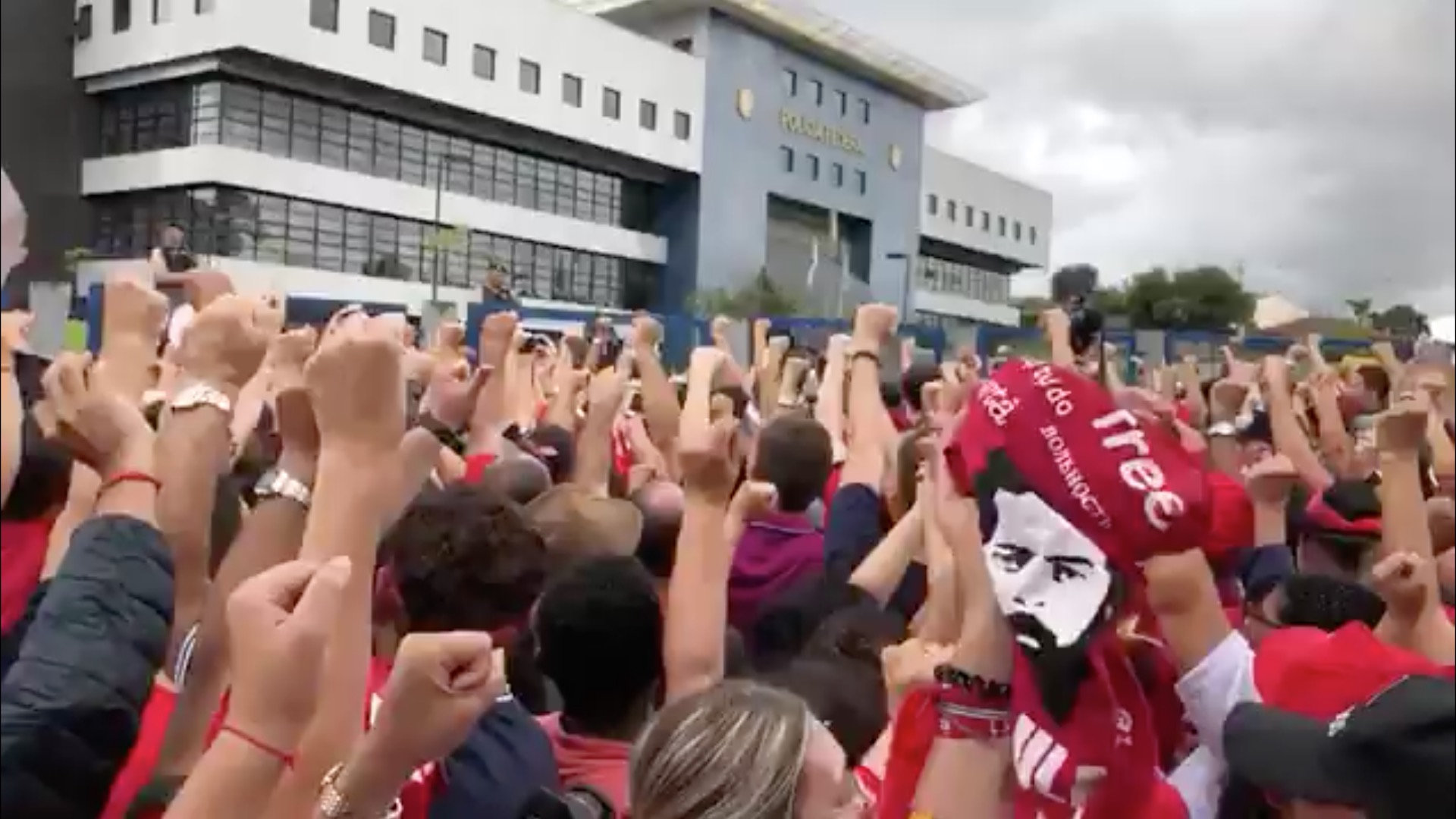 Após um ano na prisão, manifestantes vão às ruas pedir soltura de Lula