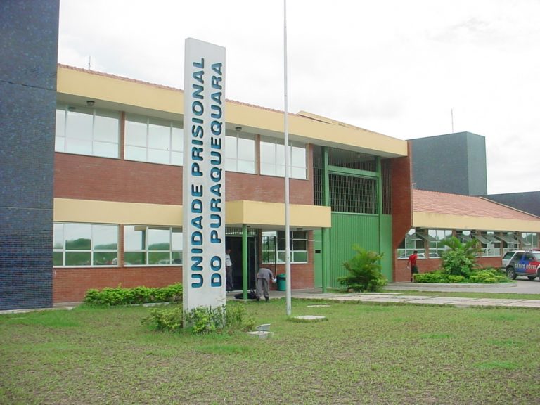 Mulher tenta entrar com 15 chips de celular em presídio no Amazonas 